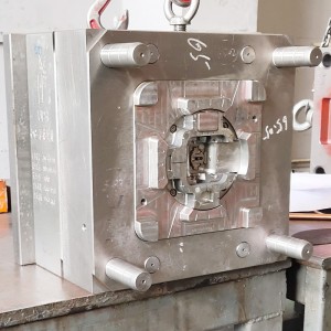 Kina injektionstillverkare mögel maskindelar insats för formsprutning